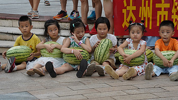 谁是吃瓜竞速王，谁又是拔河大力士，记达州跑团第三届趣味运动会