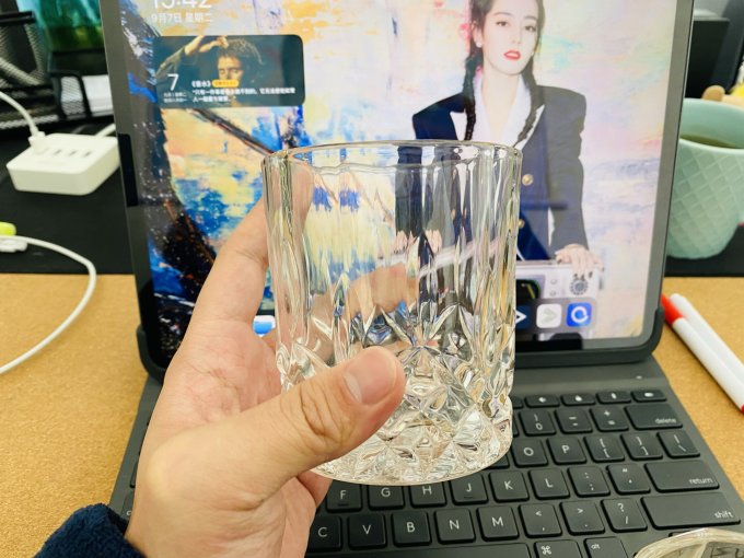 玻璃杯