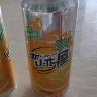 这款啤酒口感醇厚,泡沫丰富,酒花香气纯正