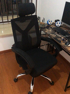 黑白调电脑椅 做工扎实、整洁，安装