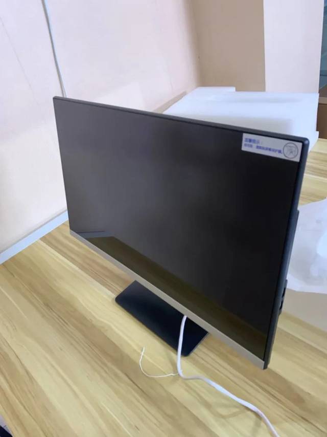 显示器外观做工很好,简单大气