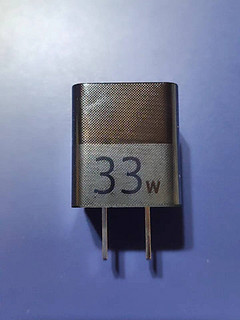 小巧可靠的紫米33瓦氮化镓充电器