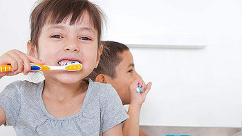 让孩子爱上刷牙，素君品杀菌电动牙刷。