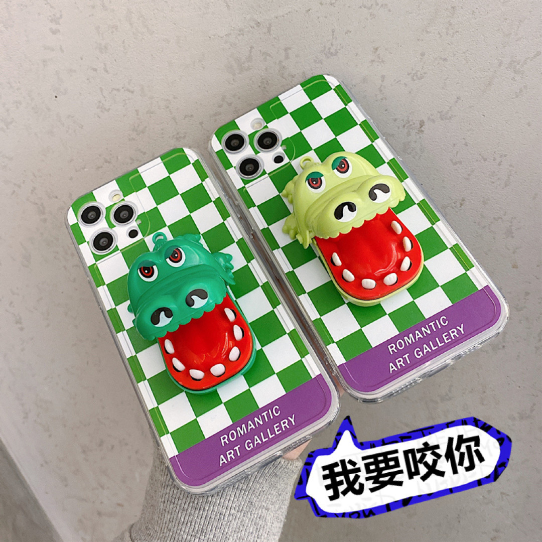 这些手机壳你会用在iPhone13上吗?天猫在售的奇葩iphone手机壳大赏~