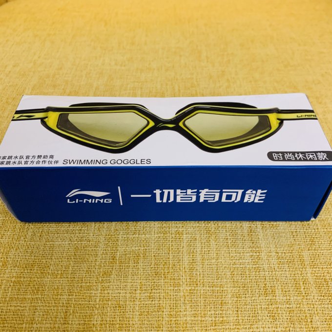 泳镜