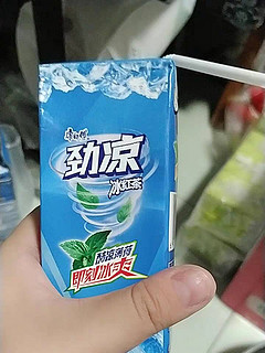 康师傅冰红茶，夏天喝劲凉更合适