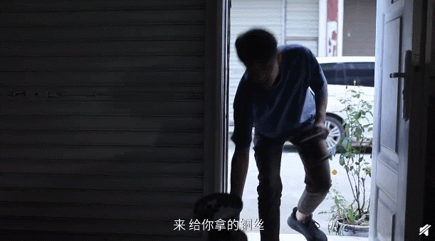 用“易拉罐,破窗帘”做首饰竟狂吸22万粉,视频播放破550万!