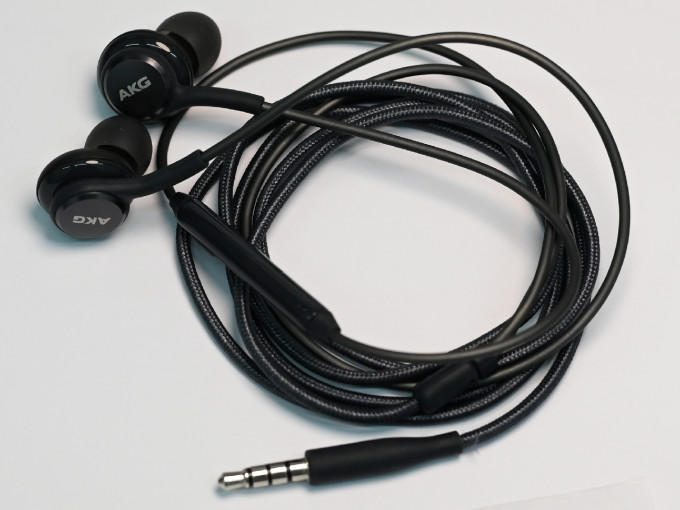 三星akg s20 原装耳机耳塞式耳机怎么样 最值手机配塞?三星akg联名!