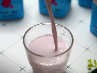 简爱葡萄味酸奶好喝有益的健康酸奶