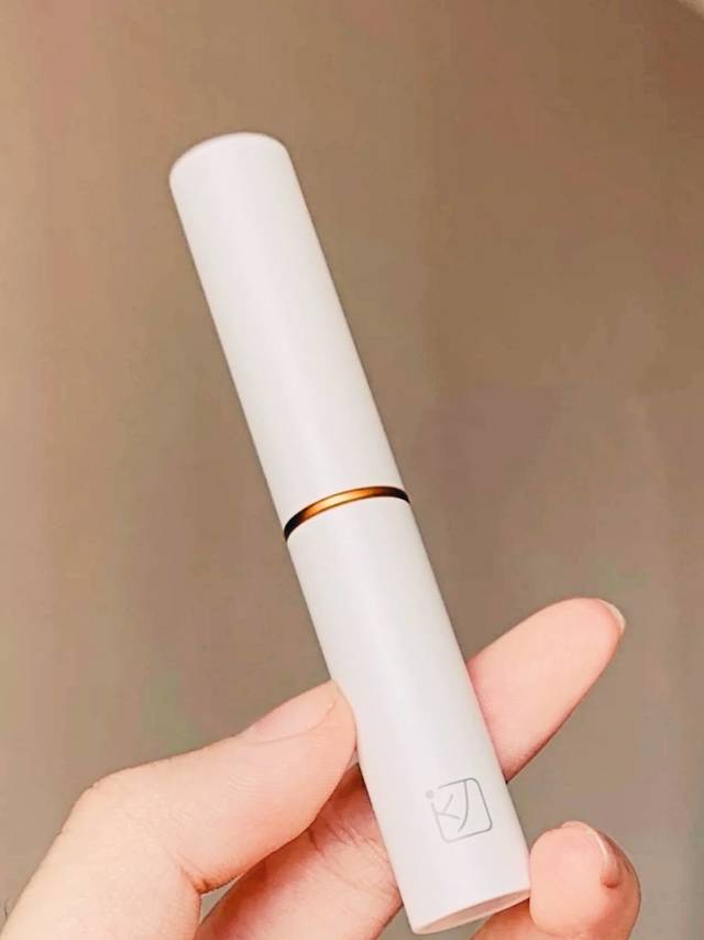 滋润嘴唇我有它-初现沙棘润唇膏
