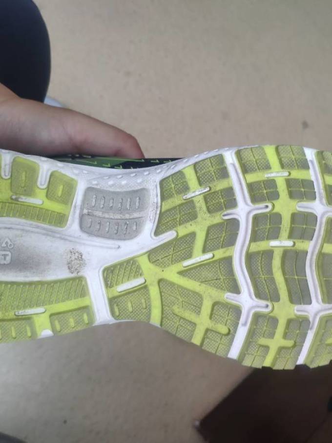 布鲁克斯跑鞋
