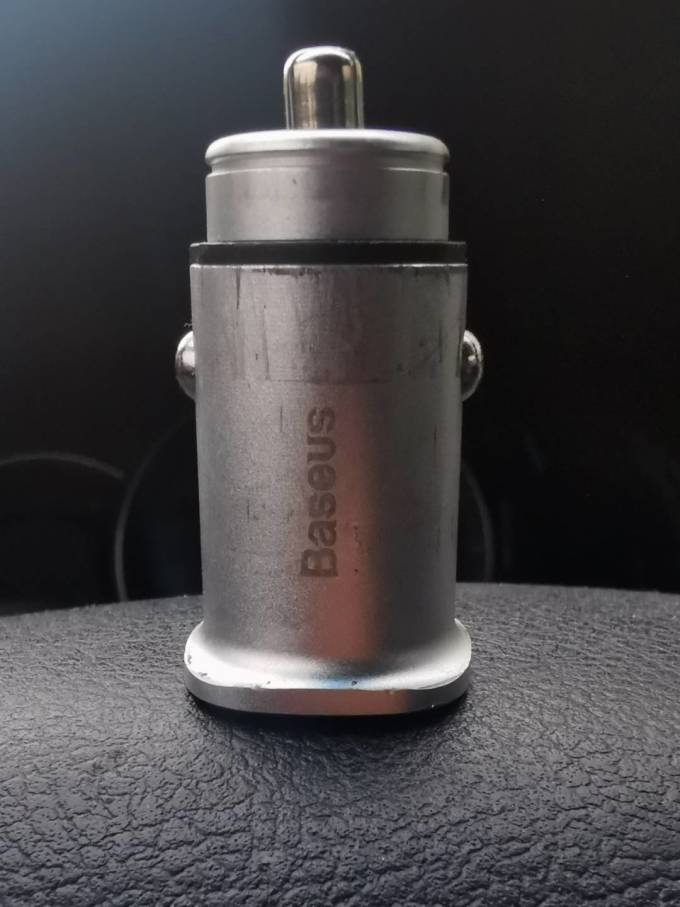 倍思车载充电器