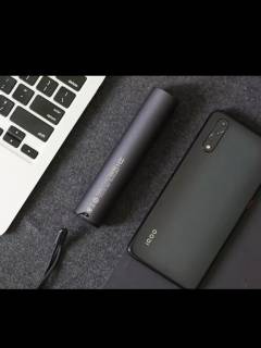 ​便携充电宝还能化身随身强光手电