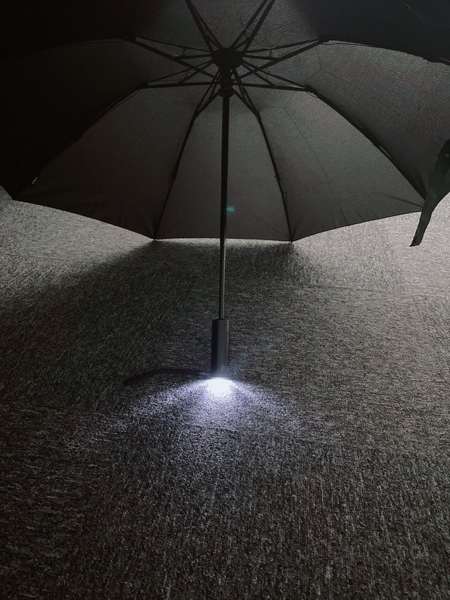 风大雨大，就靠这把晴雨两用照明伞