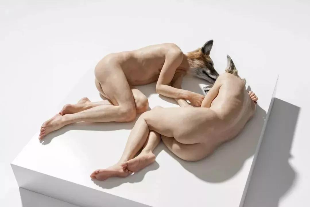 巨型超写实人体雕塑!真实到毛骨悚然,放大10倍都耐看:细节里藏着魔鬼!