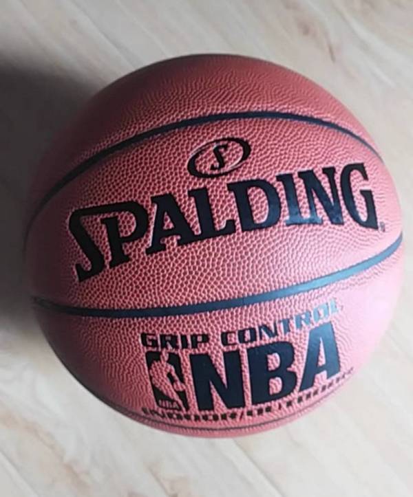 spalding斯伯丁nba比賽用球系列pu籃球74604y桔色7號標準