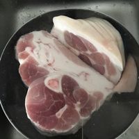 生鲜猪肘子