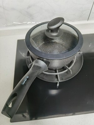 锅子很满意，大小正好，质感好，既可以煮又