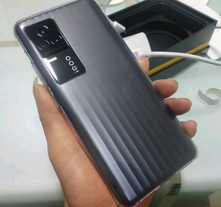 vivo iQOO 7 