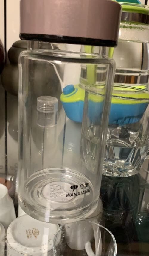 杯身玻璃厚实，手感很好，整体是很满意的。