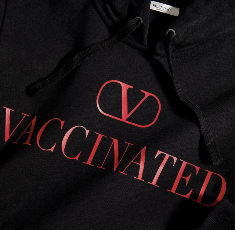 大牌也玩梗华伦天奴推出已接种疫苗的卫衣你会买么售价750美元