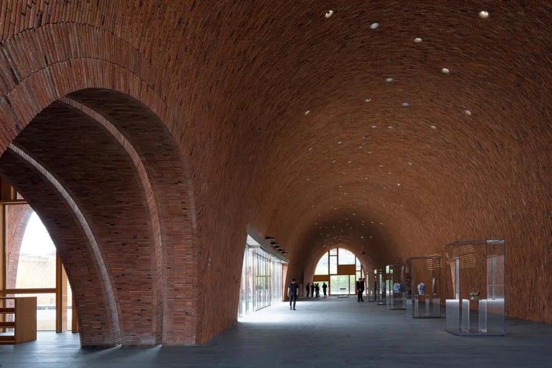 中国建筑师在国际上没有地位？MoMA首个中国建筑展，展示不可思议的中国智造