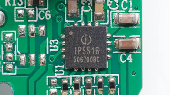 联想蓝牙耳机QT83内置英集芯IP5516充电盒管理芯片