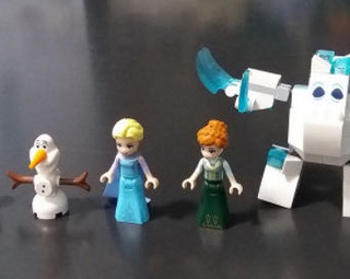 精致梦幻的LEGO艾莎魔法冰雪城堡