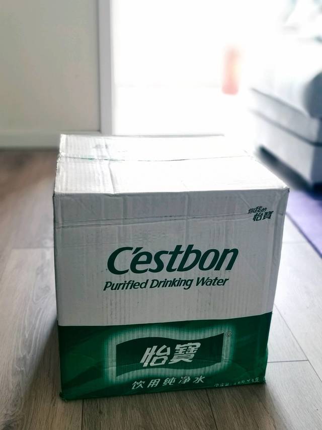 一款适合家庭使用的清澈的纯净水