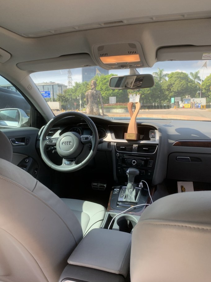 奥迪轿车