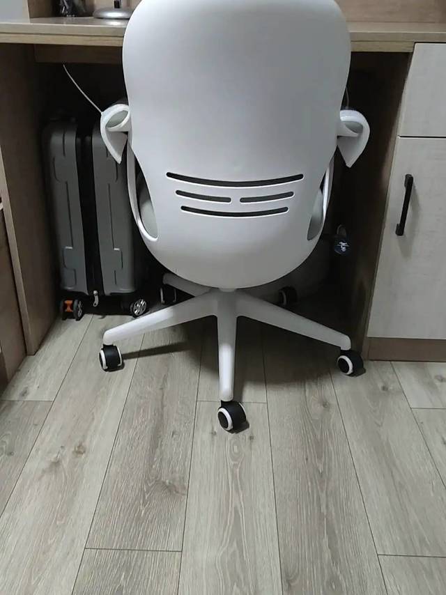 黑白调电脑椅