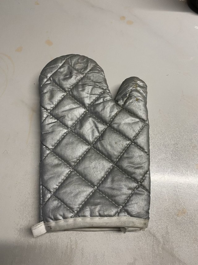 我家的厨房好物——隔热手套。