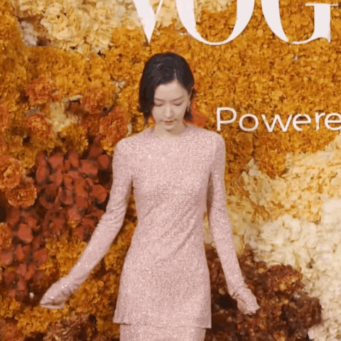 杨幂、刘雯、童谣的造型“杀”疯了!VOGUE新篇章之夜女明星红毯造型解析......