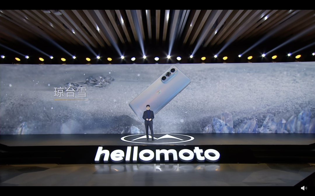 摩托罗拉 Edge X30 发布：首发全新骁龙8、前后三主摄、144Hz OLED屏