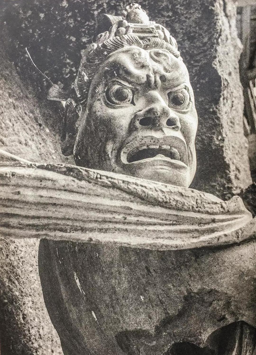 麦积山石窟，迷倒众生的“东方微笑”，冠绝于世的千年泥塑（多图，建议收藏）| 艺术新生活