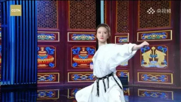 同袍年会表演什么节目?赶紧把你衣柜里的汉服放出来透透风吧!