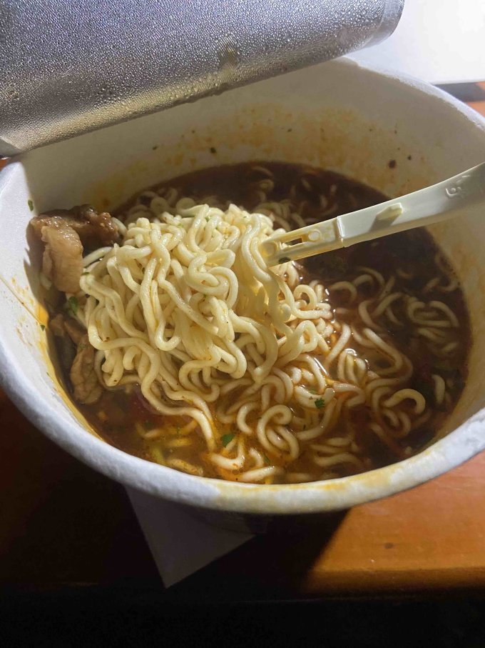 康师傅方便面(粉)怎么样 加班工作必备～康师傅麻辣牛肉方便面_什么