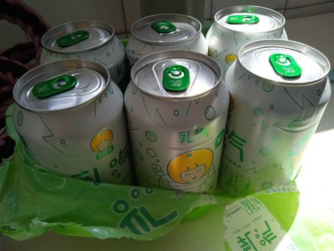 伊利起泡饮用水怎么样 优酸乳气泡水