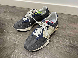 New Balance的327跑步鞋