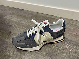 New Balance的327跑步鞋