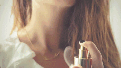 怎么喷香水才能不招人烦？14个喷香水的小技巧，从此掌握正确喷香方法！