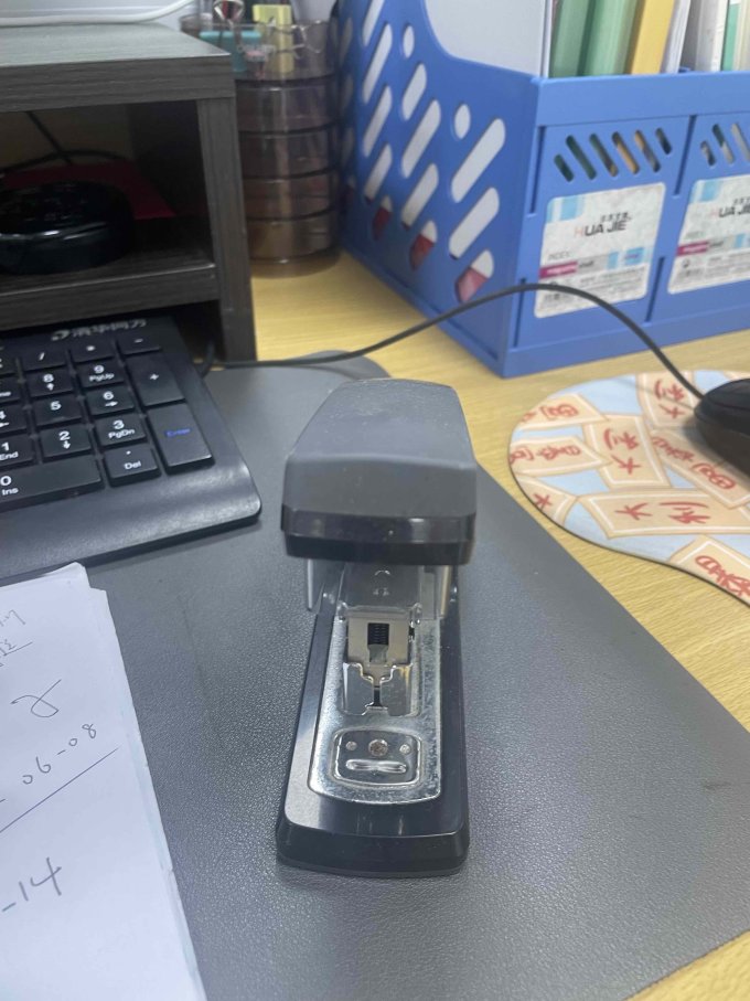 得力订书机