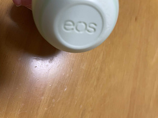 老婆给的唇膏eos 