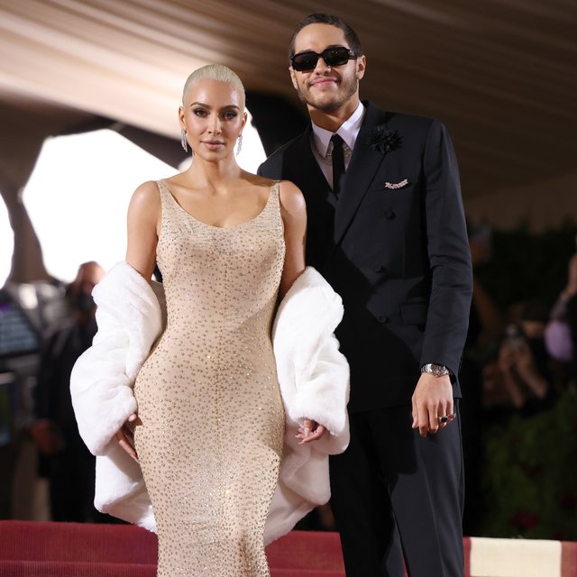 卡戴珊减重15斤再战Met Gala红毯，一年一度的时尚春晚还是那么卷！