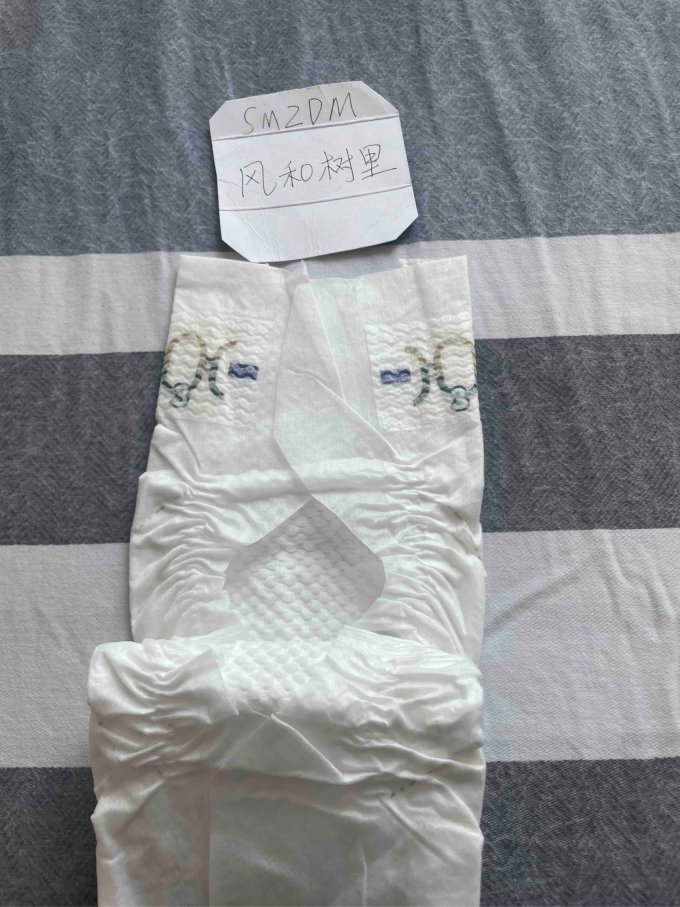 婴儿尿裤