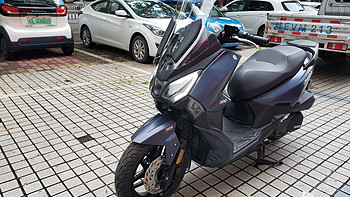 当前最值得买的平底大踏板摩托车：三阳joymaxF300九妹夫