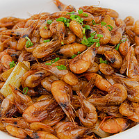 王刚的美食精选 篇一百二十六：厨师长教你：“油爆小河虾”的家常做法，壳脆肉嫩，汤汁饱满