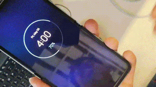 科技东风丨网传moto Razr 3真机动图、苹果要求App必须内置“删除账号”功能、联想推出5K带鱼屏显示器
