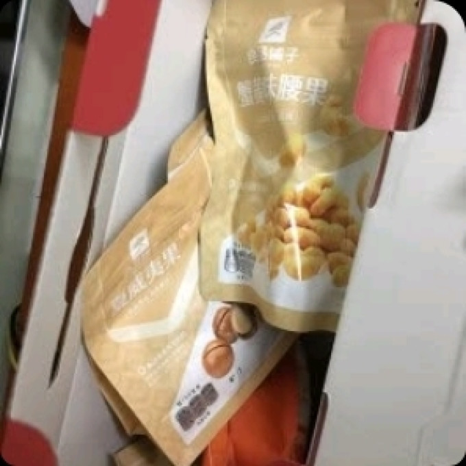 良品铺子坚果炒货