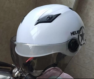 骑行注意安全，头盔必不可少。
